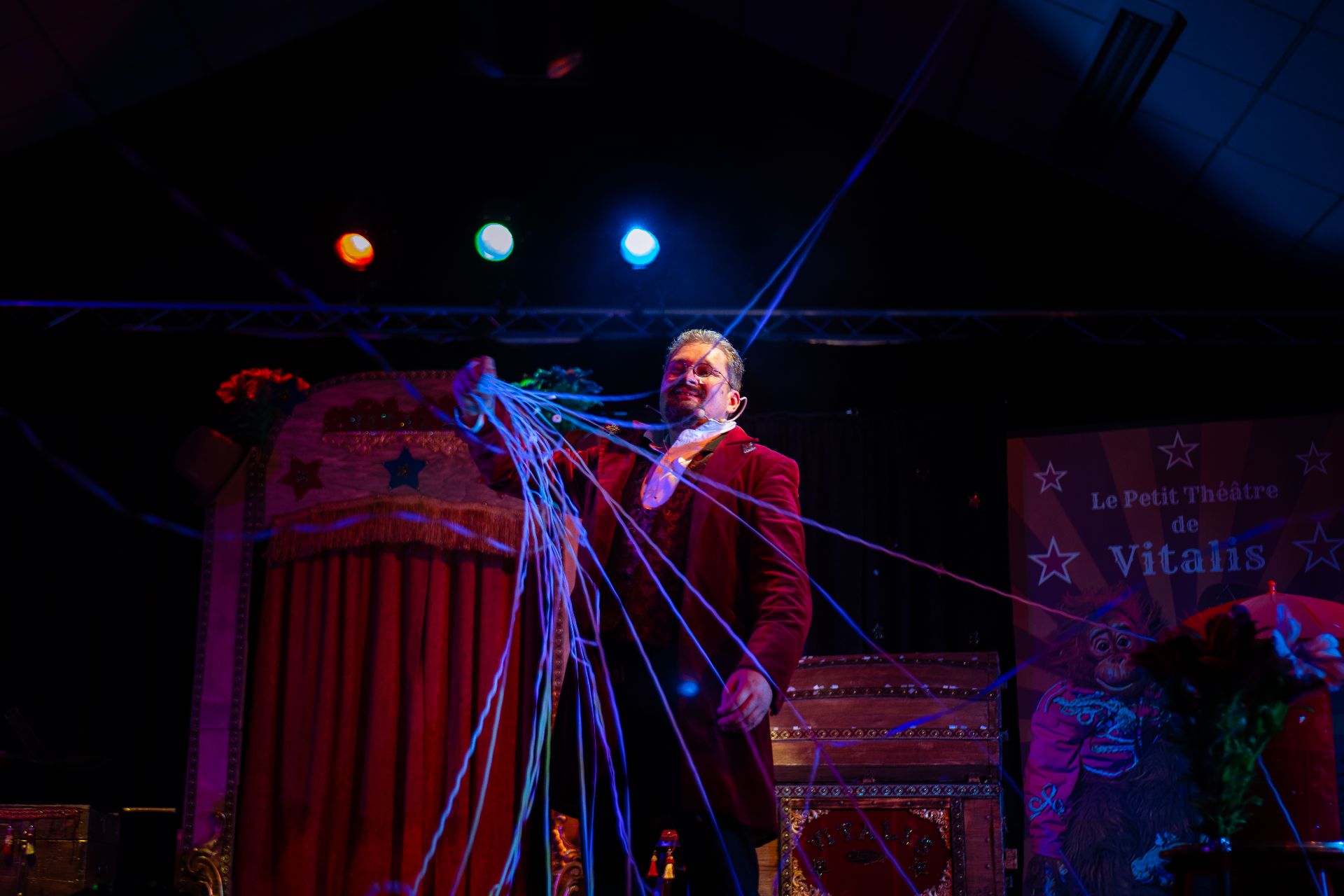 Vitalis en spectacle à Rennes, magicien et artiste de rue breton.